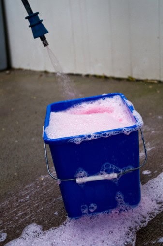 Cleaning the Outside of a Mobile Home