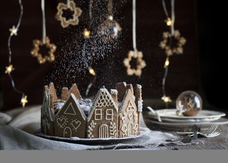 Gingerbread House Cake Border